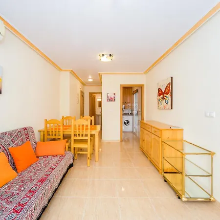 With Parking By The Sea In Daire *